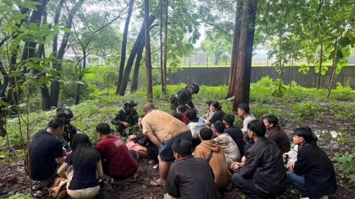 Twenty Myanmar Nationals Detained for Illegal Border Crossing into Thailand