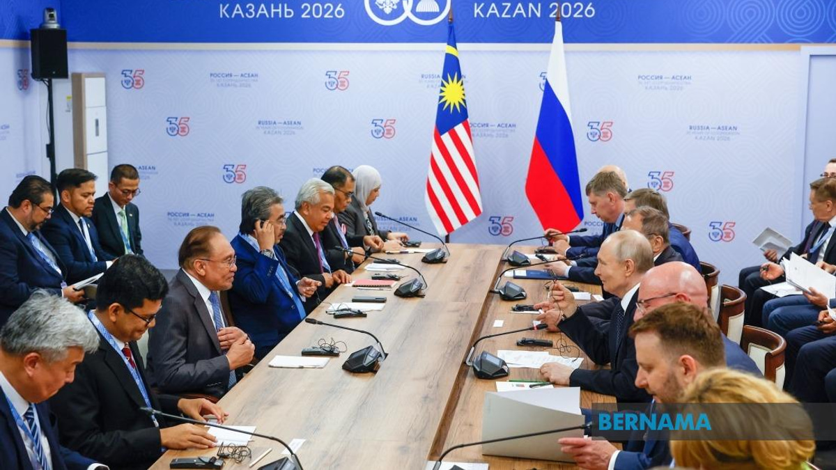 Anwar Backs Putin and Xi's Peace Advocacy in Middle East Conflict