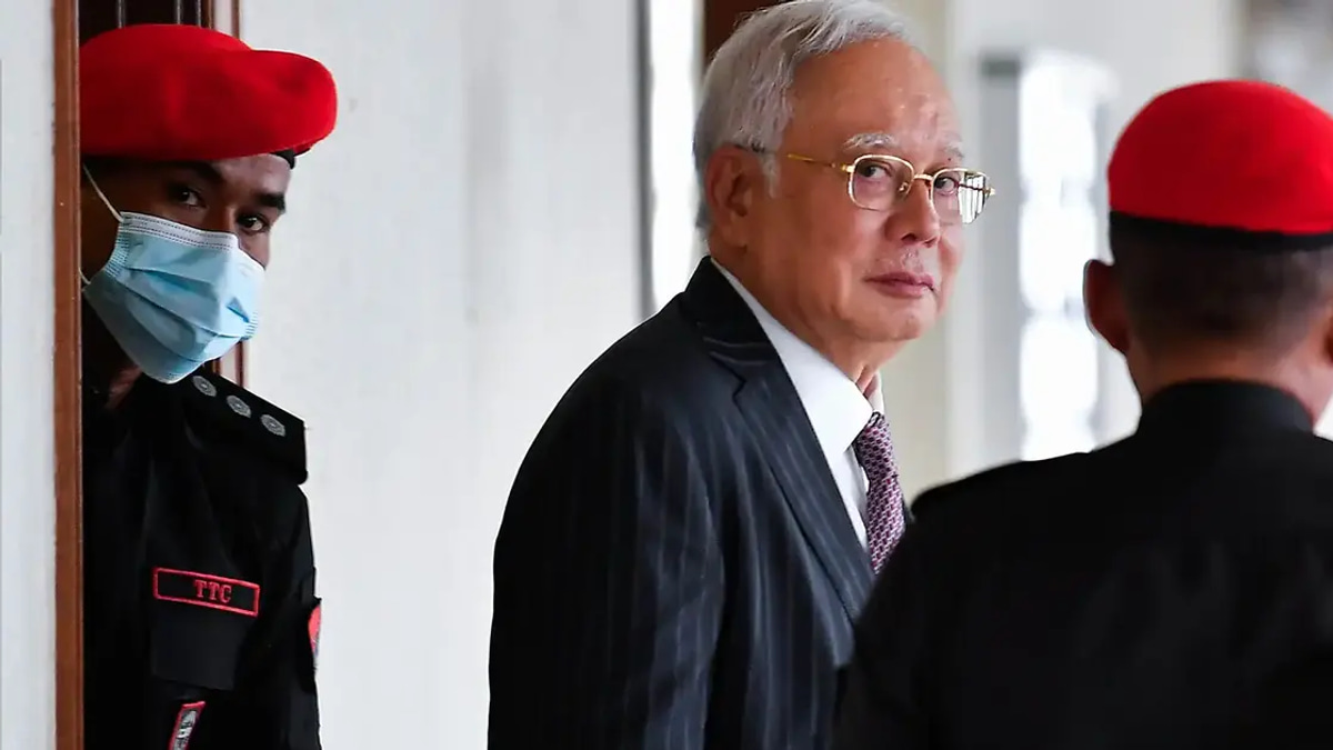 Najib's Legal Team Questions Timing and Impartiality of 1MDB Fraud Probe