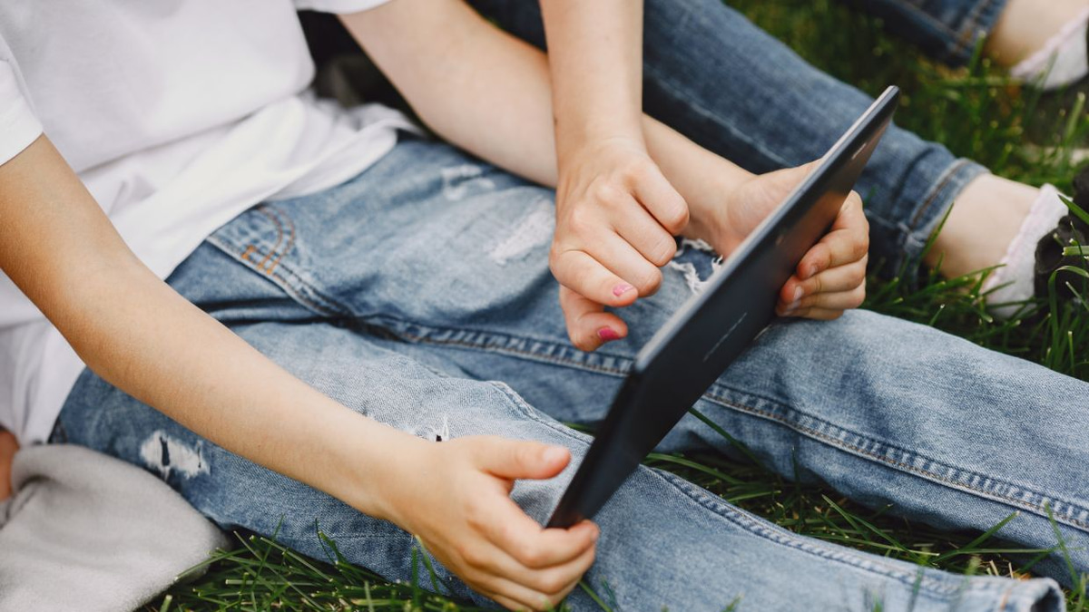 The Silicon Valley Paradox: Tech Billionaires Who Restrict Screens for Their Own Children