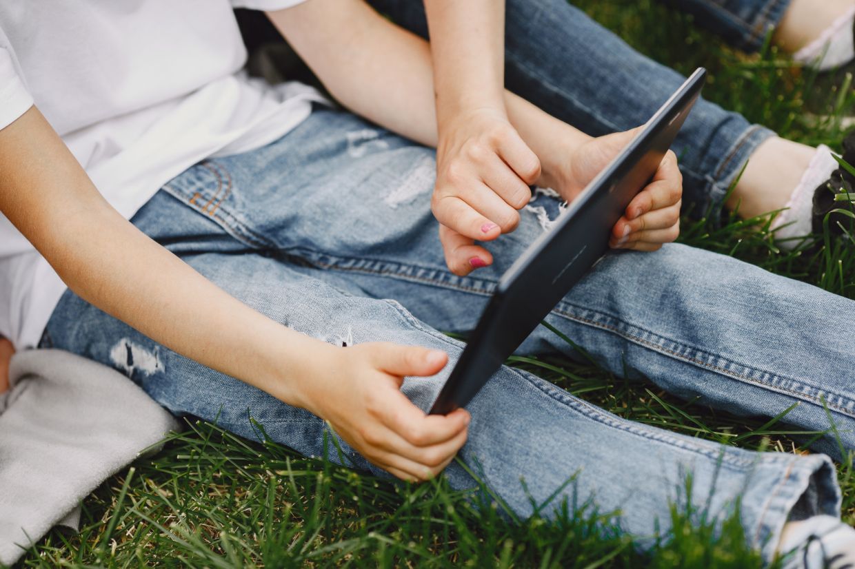 The Silicon Valley Paradox: Tech Billionaires Who Restrict Screens for Their Own Children