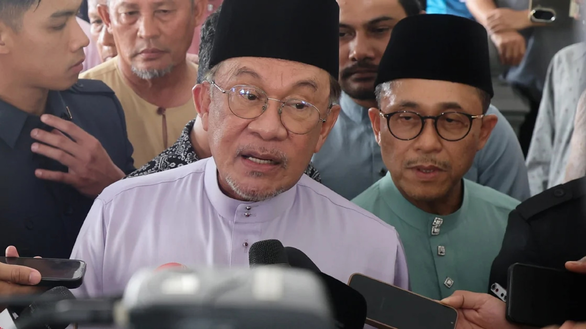 Anwar Orders Local Councils to Strip Away Red Tape and Fast-Track Development Approvals