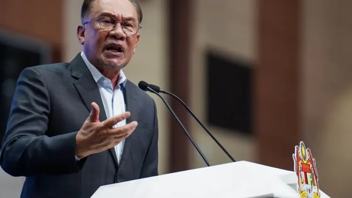 Anwar Orders Investigation Into Fatal Black Maria Crash as PM Demands Accountability