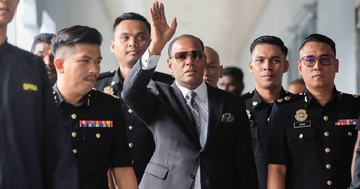 Supporters greet Saravanan with defiant chants at court hearing on corruption charges