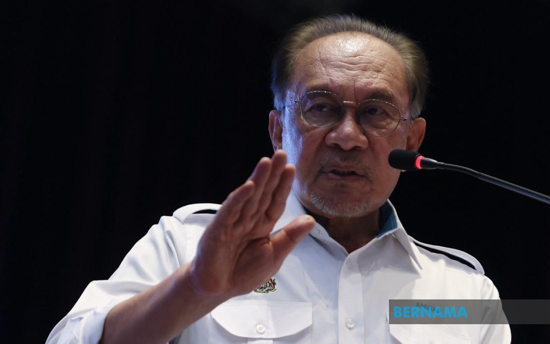 Anwar Cautions Politicians Against Exploiting Royal Institutions in Election Battles