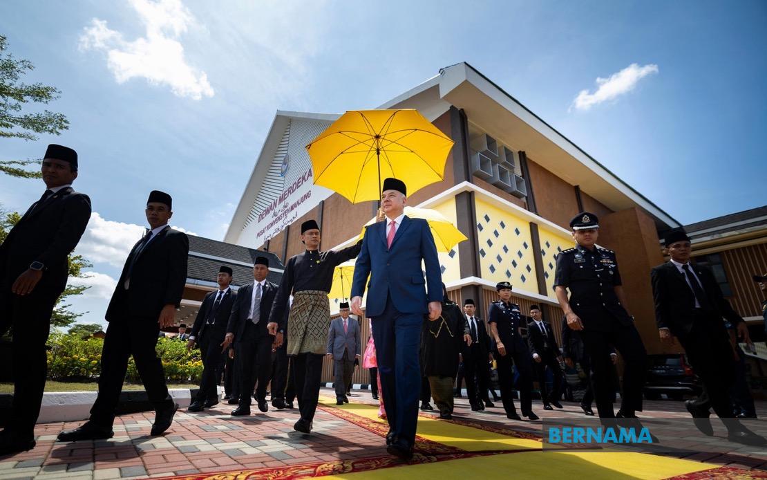 Sultan Nazrin Opens Manjung's RM12.7 Million Merdeka Hall, Marking Council's Silver Jubilee
