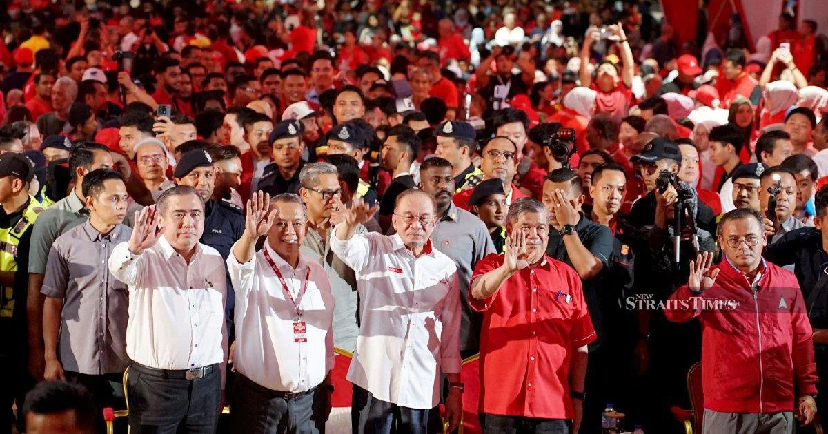 Anwar warns against weaponising royal institution in campaign trail