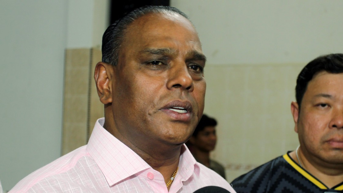 Saravanan Set to Face Corruption Charges as Supporters Rally at Court