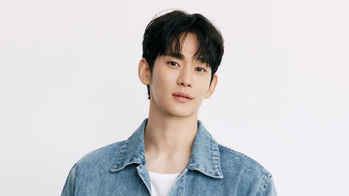 Kim Soo-hyun Steps Back Into Public Life With Bench Campaign After Controversy