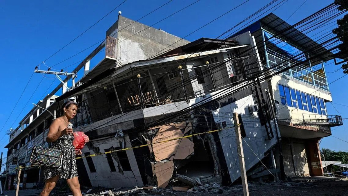 Philippine Earthquake Rewrites Coastline as Seabed Thrusts Above Water