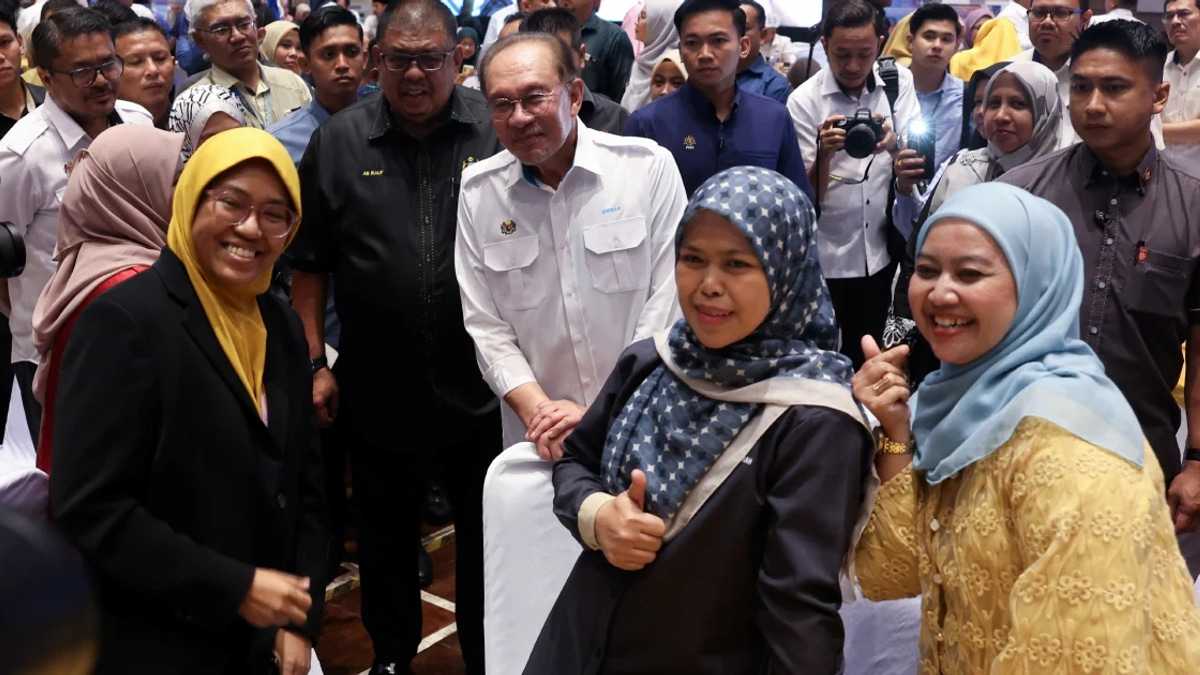 Malaysia leaps to 15th in global competitiveness ranking, Anwar credits civil service reform