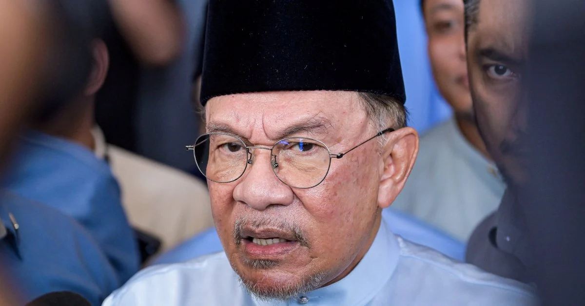 Anwar Rebuts Allegations Against Onn Hafiz at Felda Event