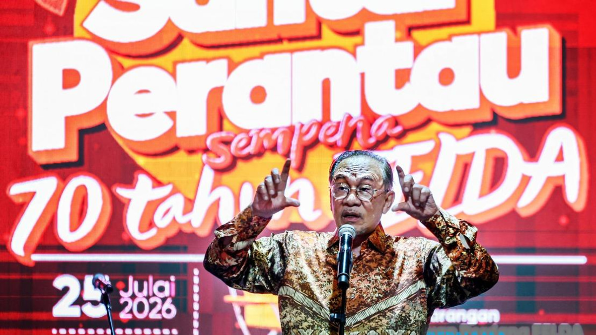 Anwar Pushes for Quick Roll-out of Seven Felda Settler Support Initiatives