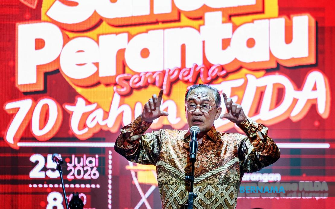 Anwar Pushes for Quick Roll-out of Seven Felda Settler Support Initiatives