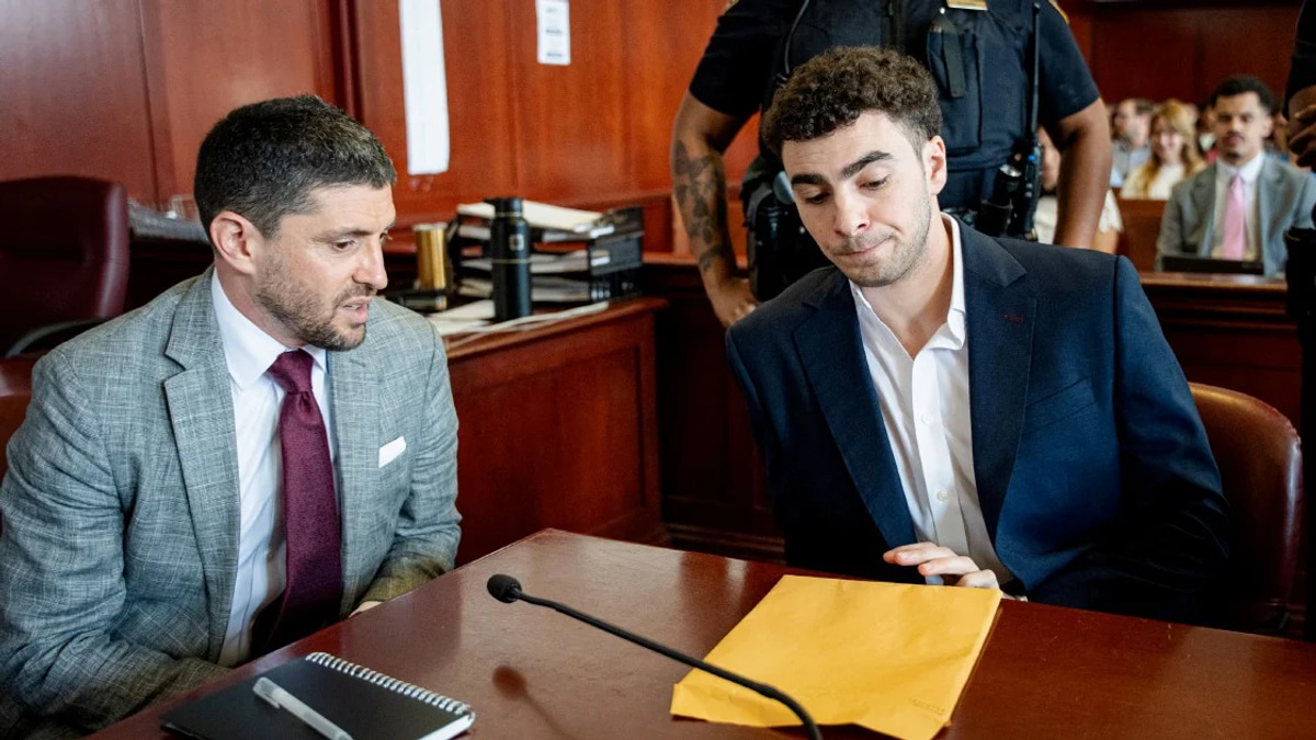 Suspect in US CEO shooting abandons mental health defence strategy