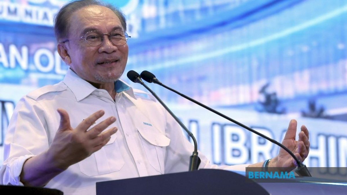 Anwar Urges Mentorship Model Over Top-Down Approach for Bumiputera Enterprise Development