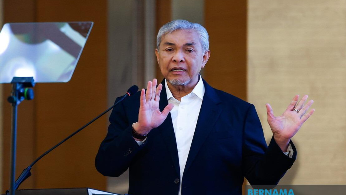 Ahmad Zahid Urges Respect for Monarchy as N9 Campaign Guidelines Clarified