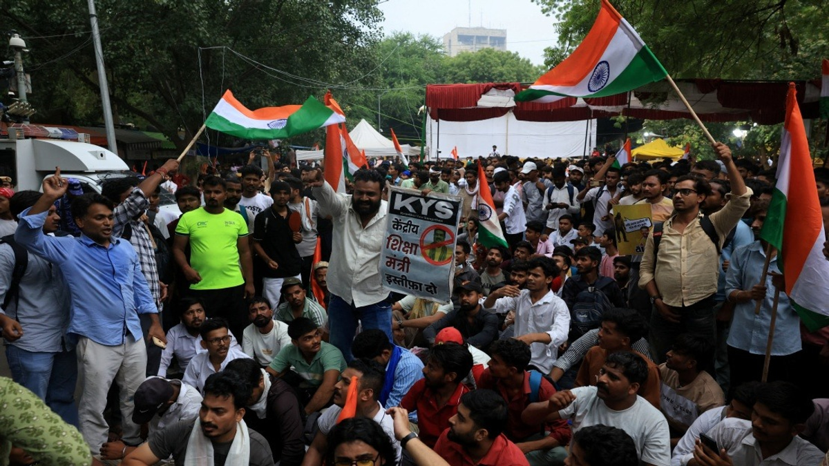 Indian Youth Movement Stages Parliament March Demanding Academic Reforms