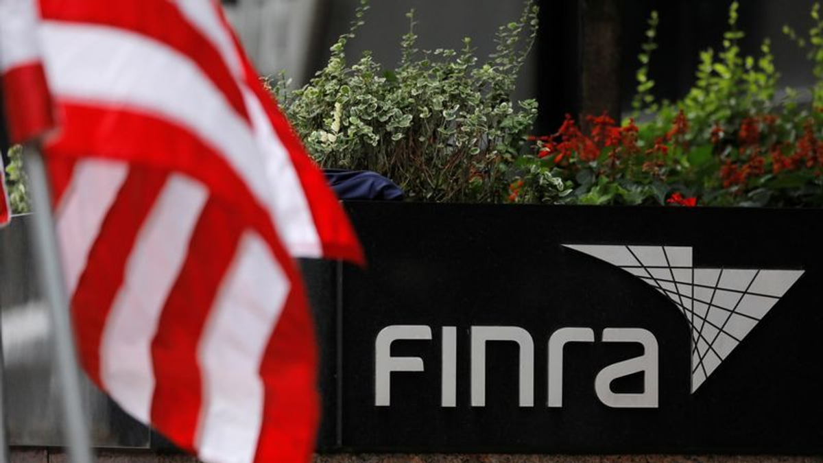 Top Wall Street Regulator Joins Fintech Dealmaking Platform in Industry Shift