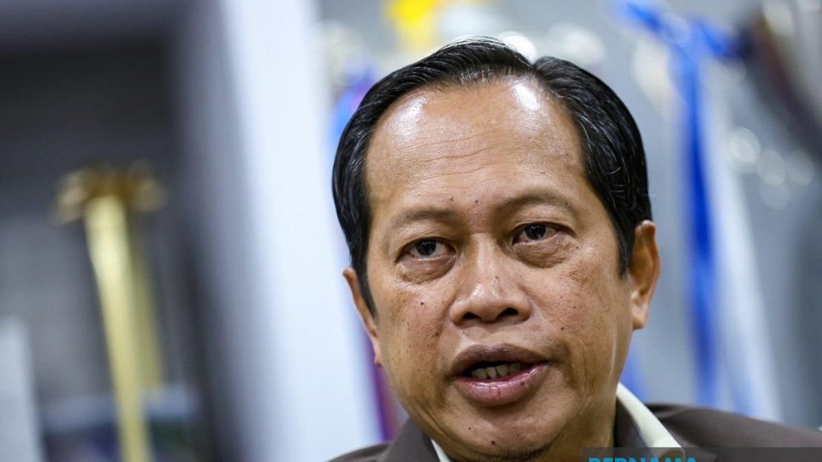 Ahmad Maslan Steps Back From Johor Election Contest