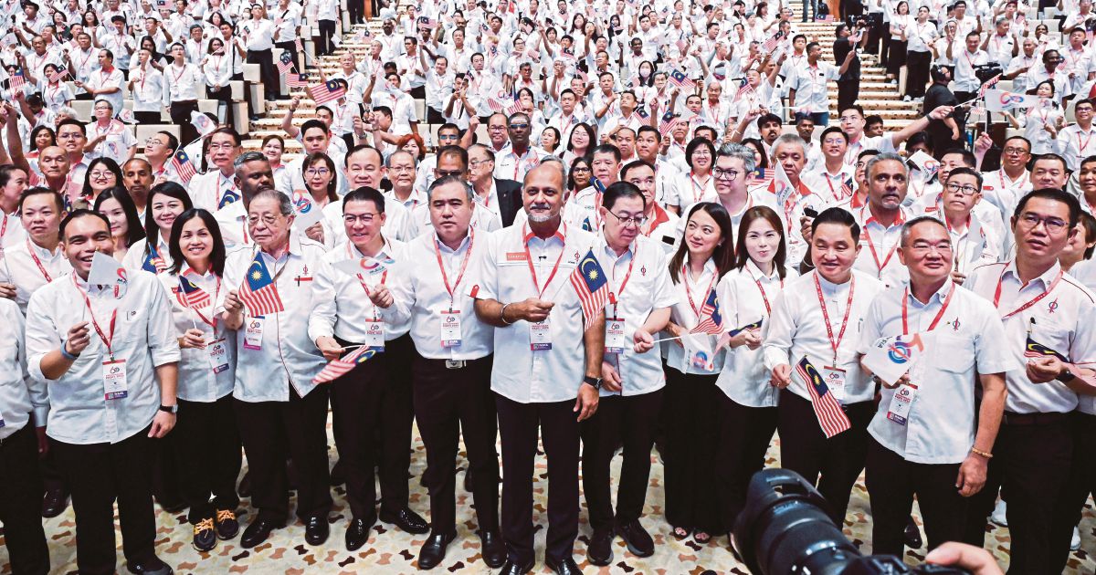 DAP Pushes Anwar on Institutional Reform Bills, Sets Year-End Deadline