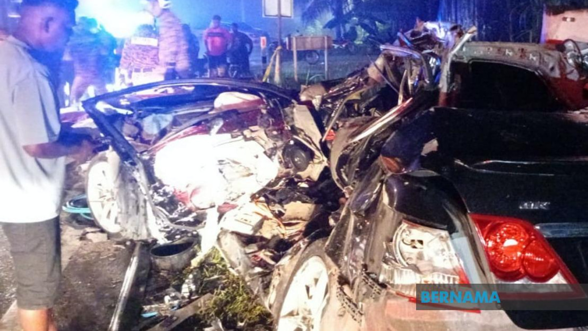 PM Anwar Extends Condolences Over Bentong Road Tragedy That Claimed Six Lives