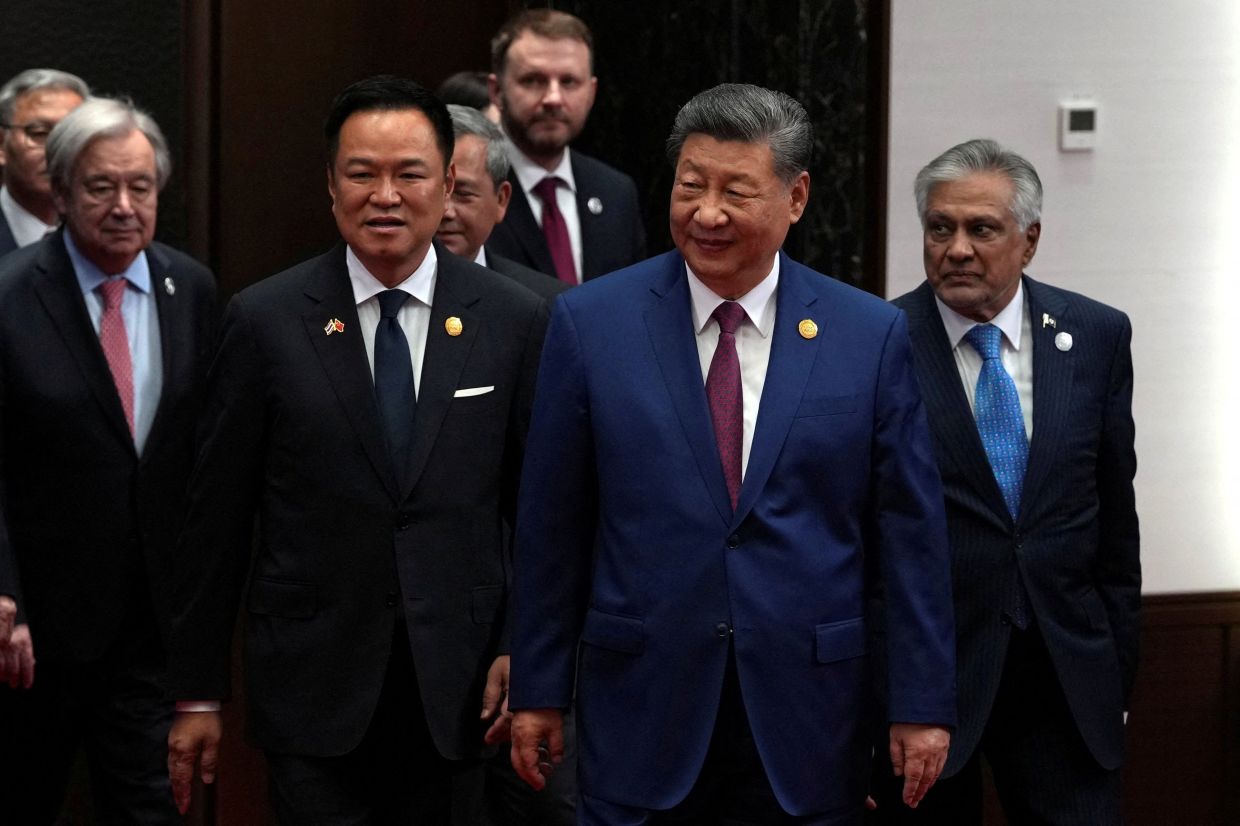 Thai PM's Musical Diplomacy: Singing and Saxophone in Service of Regional Ties