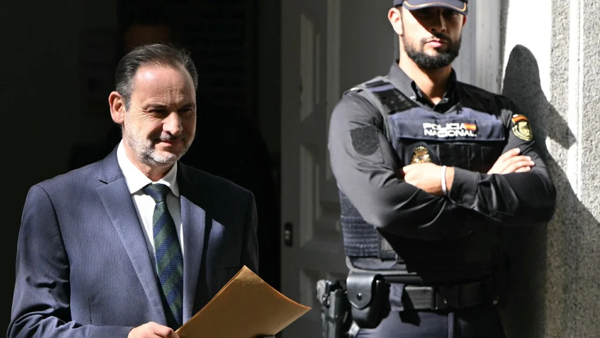 Spanish court hands down 24-year sentence to former PM aide in major graft case