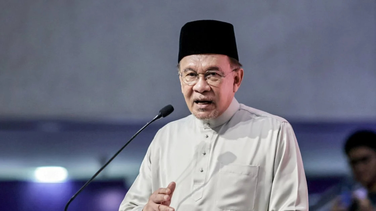 Tunku Mahkota of Johor Receives Prime Minister for Cordial Meeting