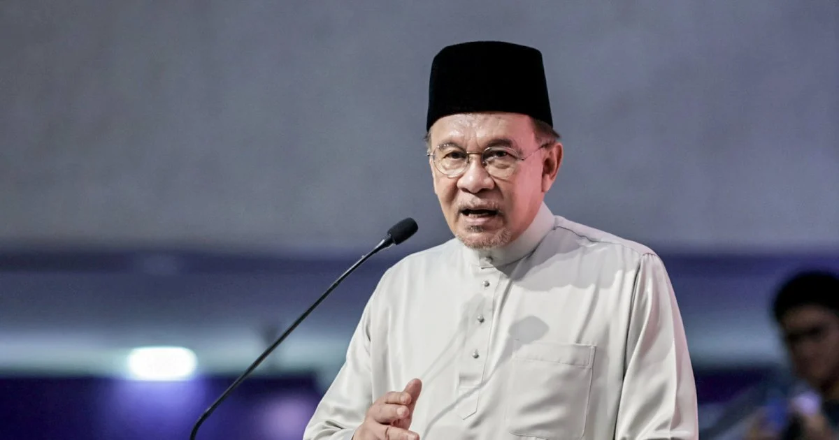 Tunku Mahkota of Johor Receives Prime Minister for Cordial Meeting