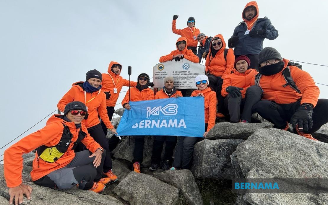 Bernama Scales Mount Kinabalu for Journalists' Day, Chases Two National Records