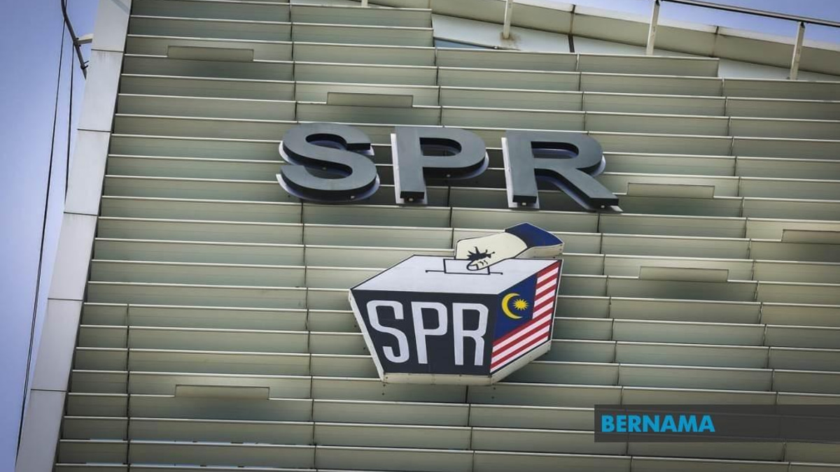 Election Commission Distributes 24,677 Postal Votes For Johor State Election