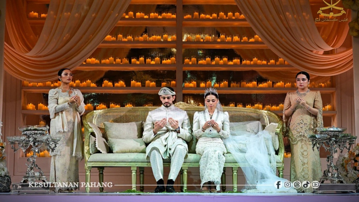 Pahang Sultan Graces Wedding Reception of Tengku Puteri Ilyana in Kuala Lumpur