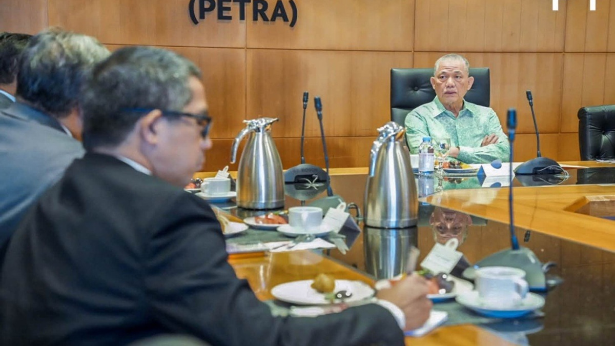 Fadillah Urges Malaysian Envoys to Deepen Strategic Ties and Economic Engagement Abroad