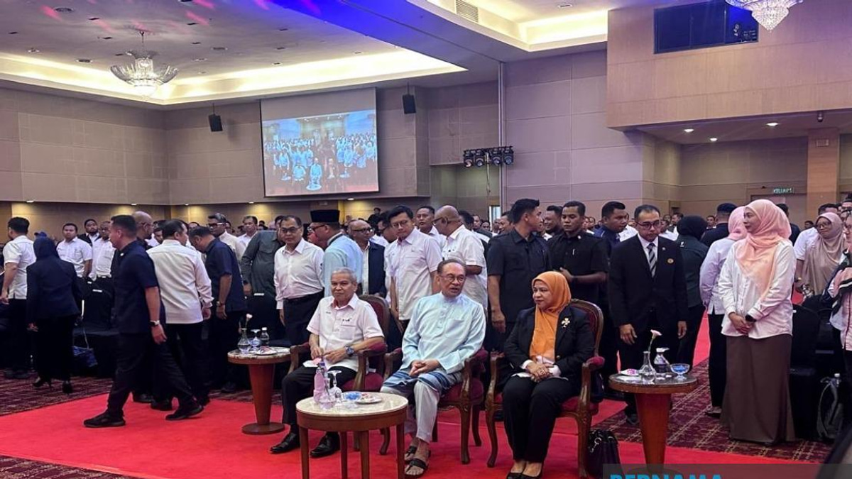 Anwar Awaits FELDA Task Force Report Before Public Disclosure