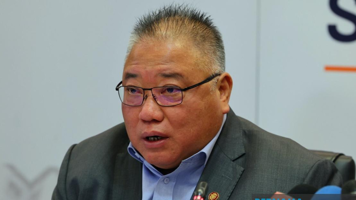 Minister Tiong Calls for Overhaul of Aviation Security After Malaysia Airlines Co-pilot Drug Arrest