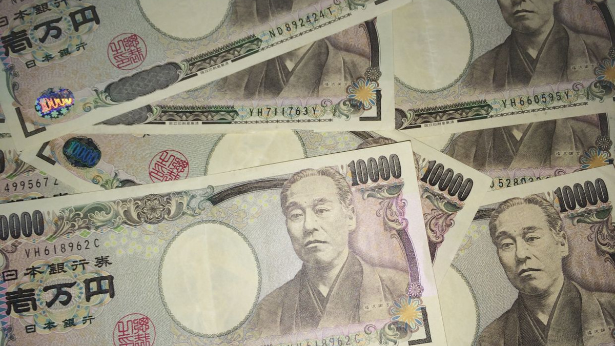 Japanese Yen Slides to 40-Year Low Despite Rate Hike, Intervention Concerns Mount
