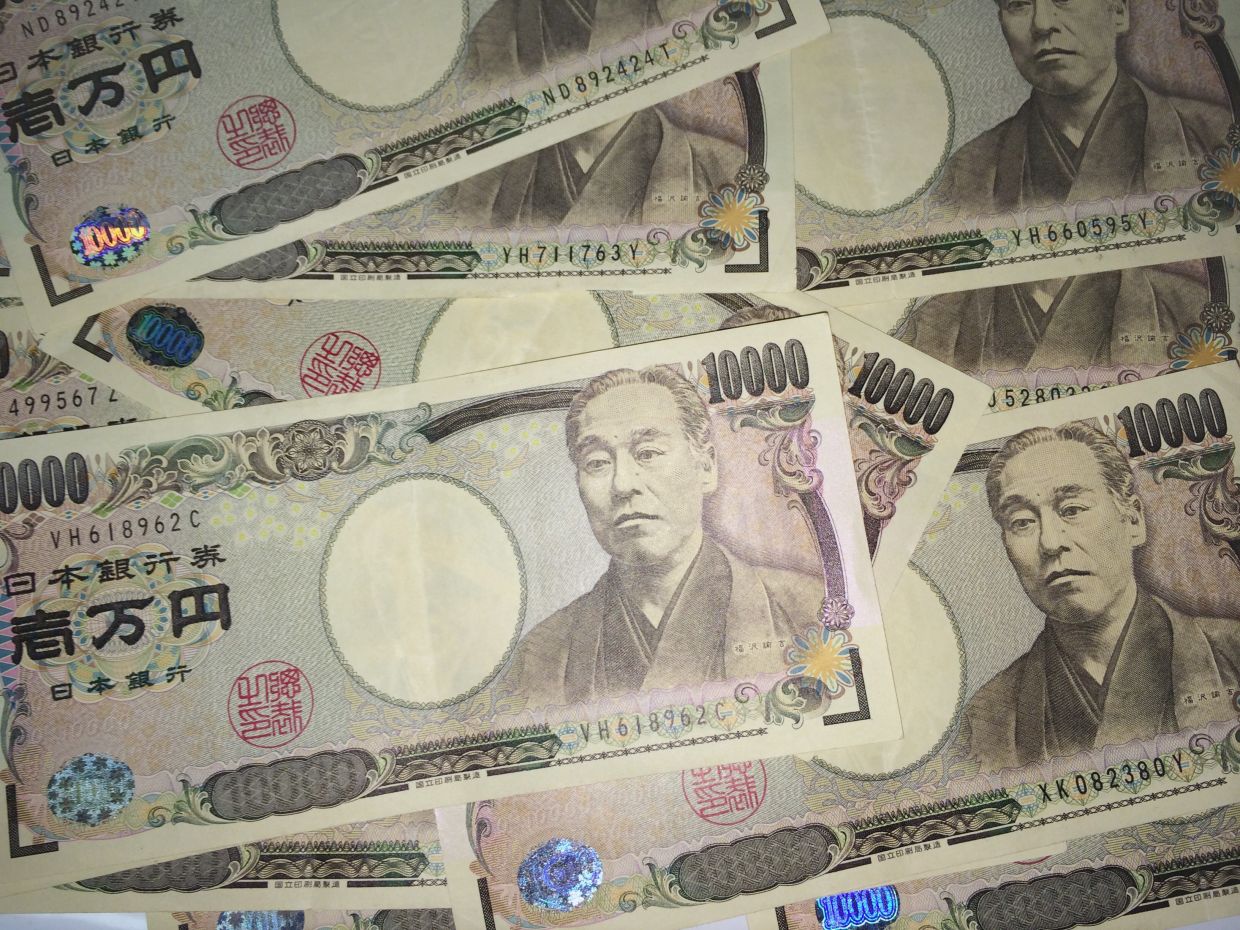 Japanese Yen Slides to 40-Year Low Despite Rate Hike, Intervention Concerns Mount