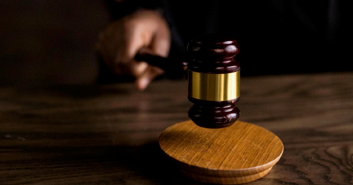 Court rules handing newborn to intermediary can constitute abandonment