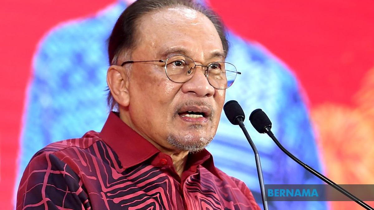 Anwar Maintains Top Approval as Half of Malaysians Back Government Direction