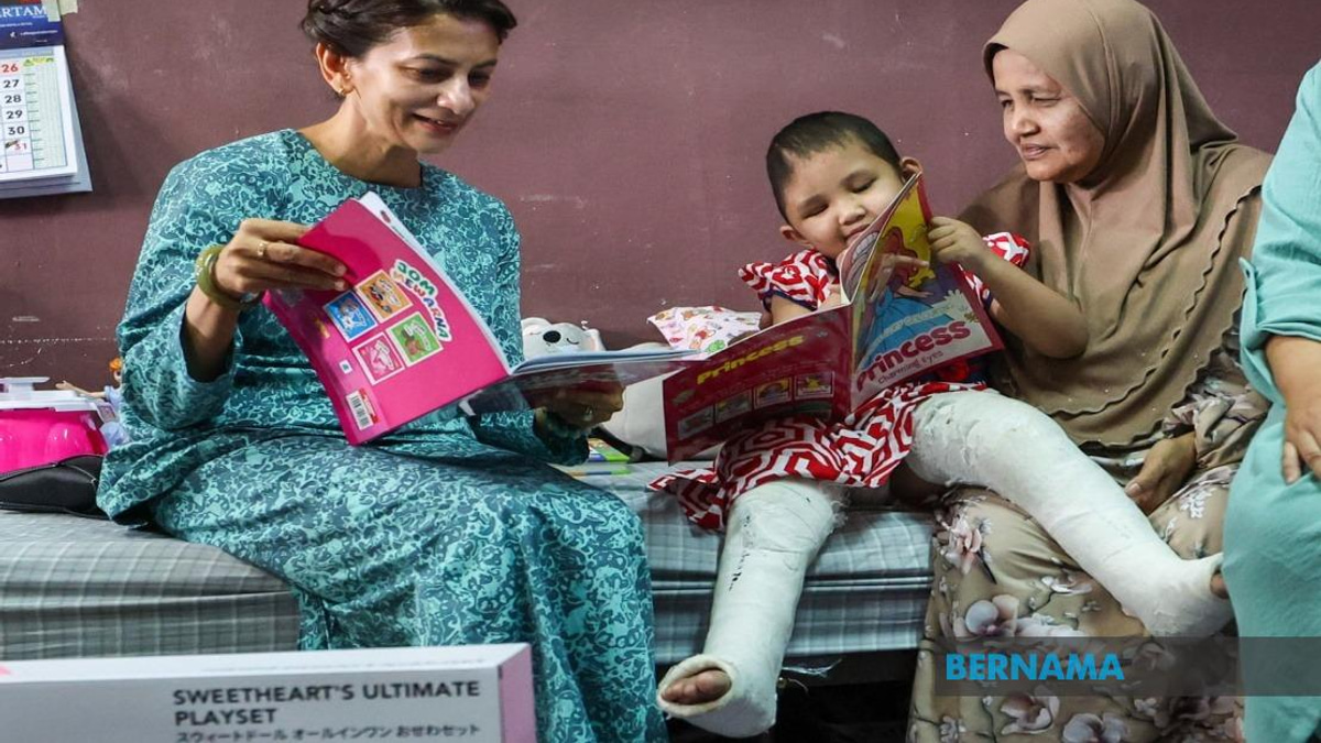 Three-Year-Old Crash Survivor Aulia Sofia Receives Royal Visit, Shows Steady Recovery