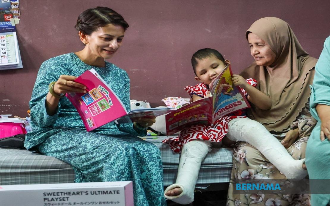 Three-Year-Old Crash Survivor Aulia Sofia Receives Royal Visit, Shows Steady Recovery