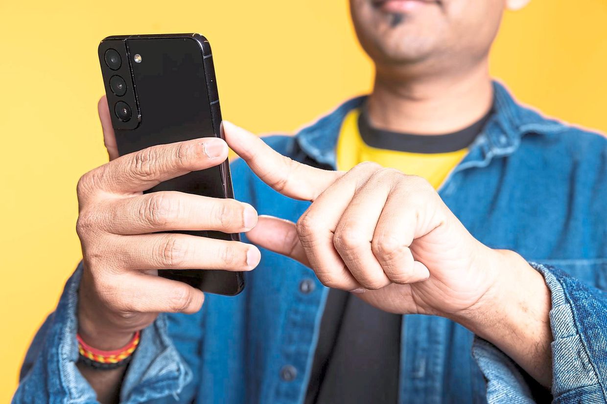 JPDP Launches Probe into Maxis Data Breach Affecting Content Creator Khairul Aming