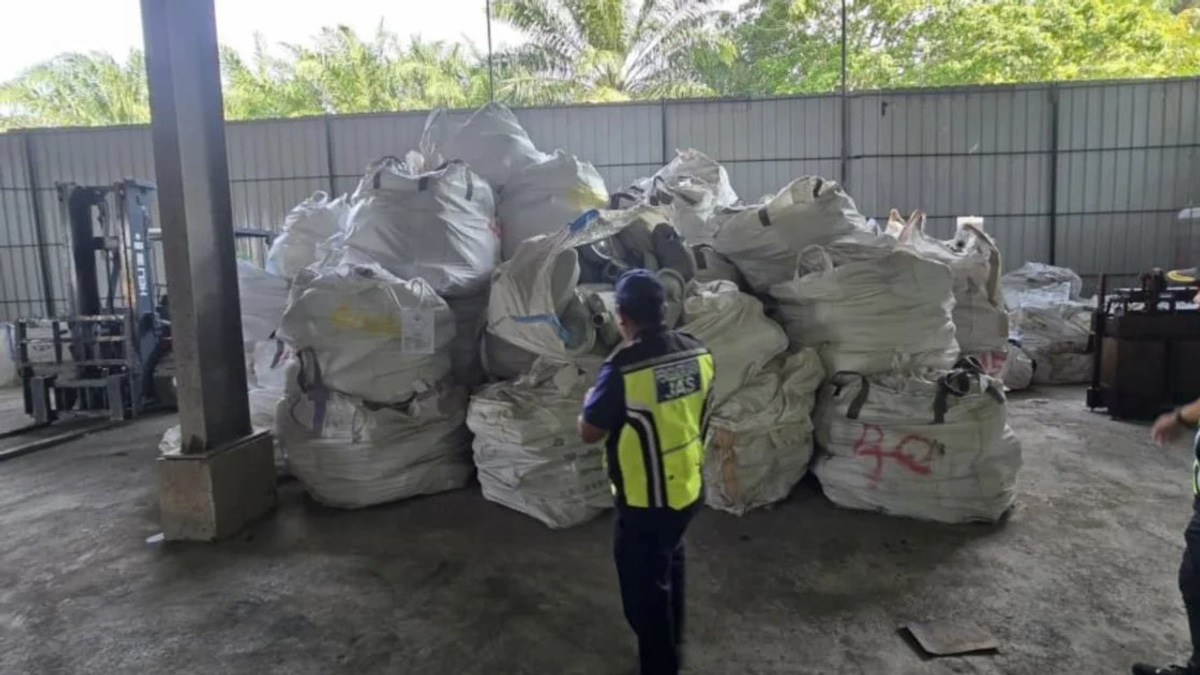 RM6.4 Million E-Waste Smuggling Ring Dismantled in Kuantan Factory Raid