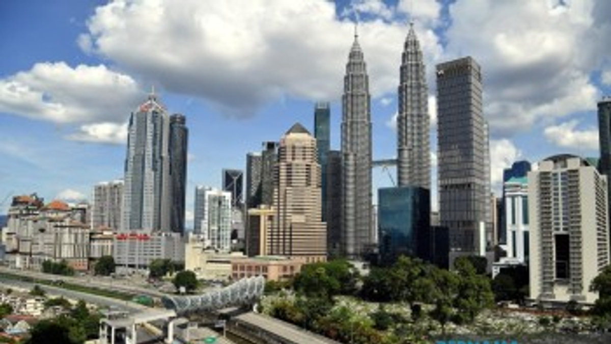 Malaysia's Economy Defies Global Headwinds as Government Support Shields Growth