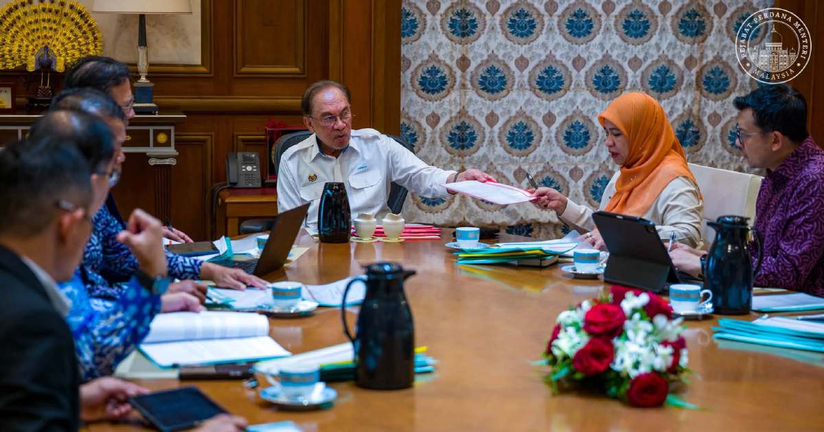 Anwar Pushes for Comprehensive Felda Settler Relief Package on Land and Housing