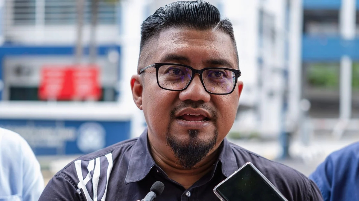 Political activist Chegubard denies sedition charge over Negri Sembilan royal remarks