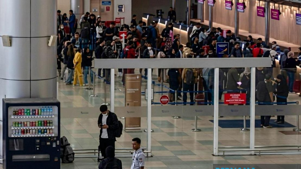 Bomb Discovery Forces Runway Closure at Labuan Airport, Disrupting Regional Flights