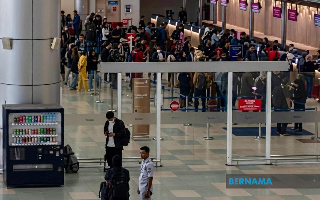 Bomb Discovery Forces Runway Closure at Labuan Airport, Disrupting Regional Flights