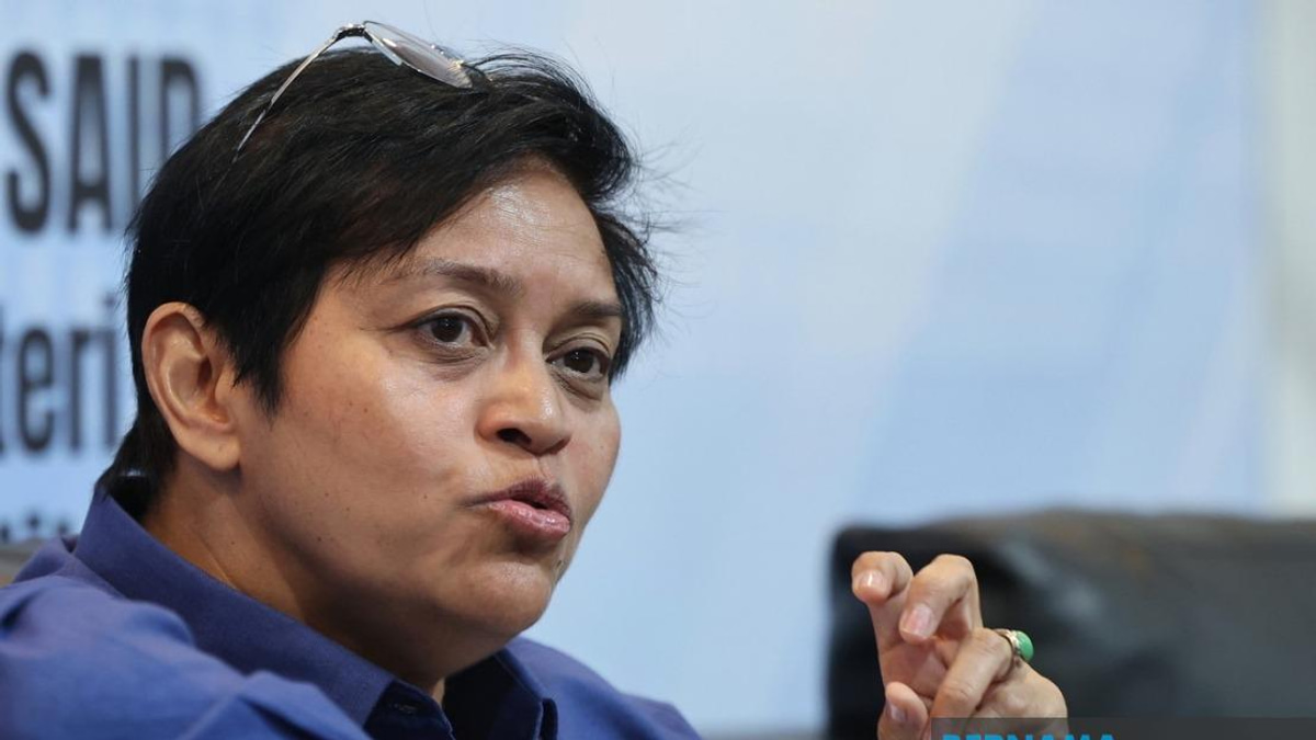 State-Level Coalitions Won't Shake Federal Unity Government, Says Azalina